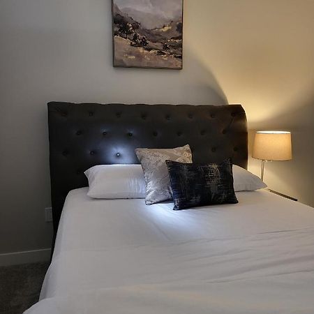 Luxury Suite In Calgary Nw Экстерьер фото