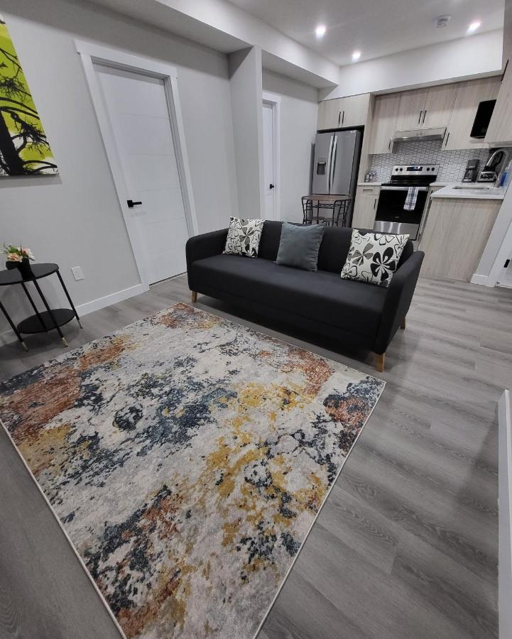 Luxury Suite In Calgary Nw Экстерьер фото