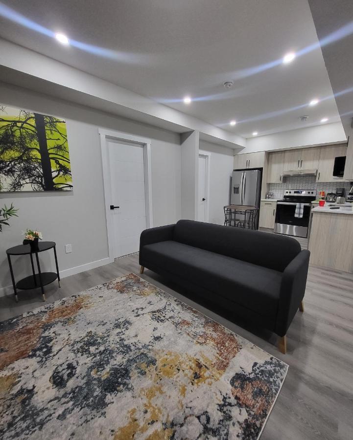Luxury Suite In Calgary Nw Экстерьер фото
