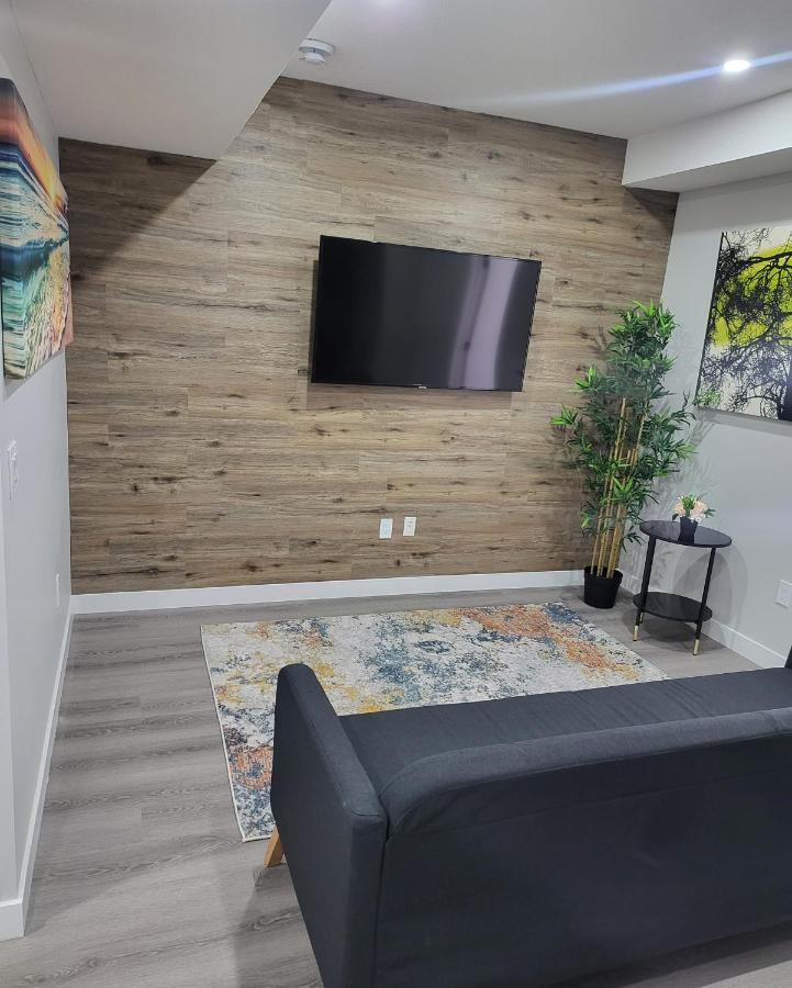 Luxury Suite In Calgary Nw Экстерьер фото