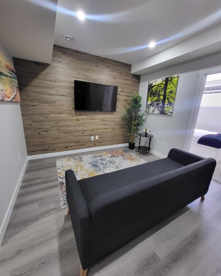 Luxury Suite In Calgary Nw Экстерьер фото