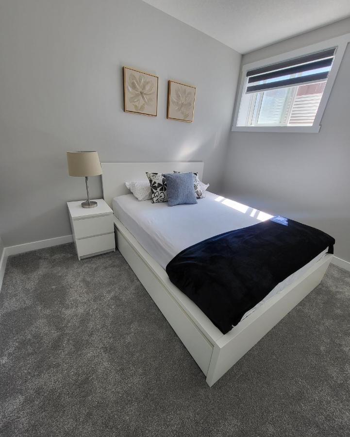 Luxury Suite In Calgary Nw Экстерьер фото