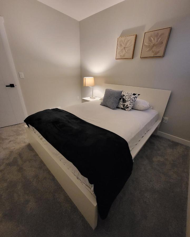 Luxury Suite In Calgary Nw Экстерьер фото