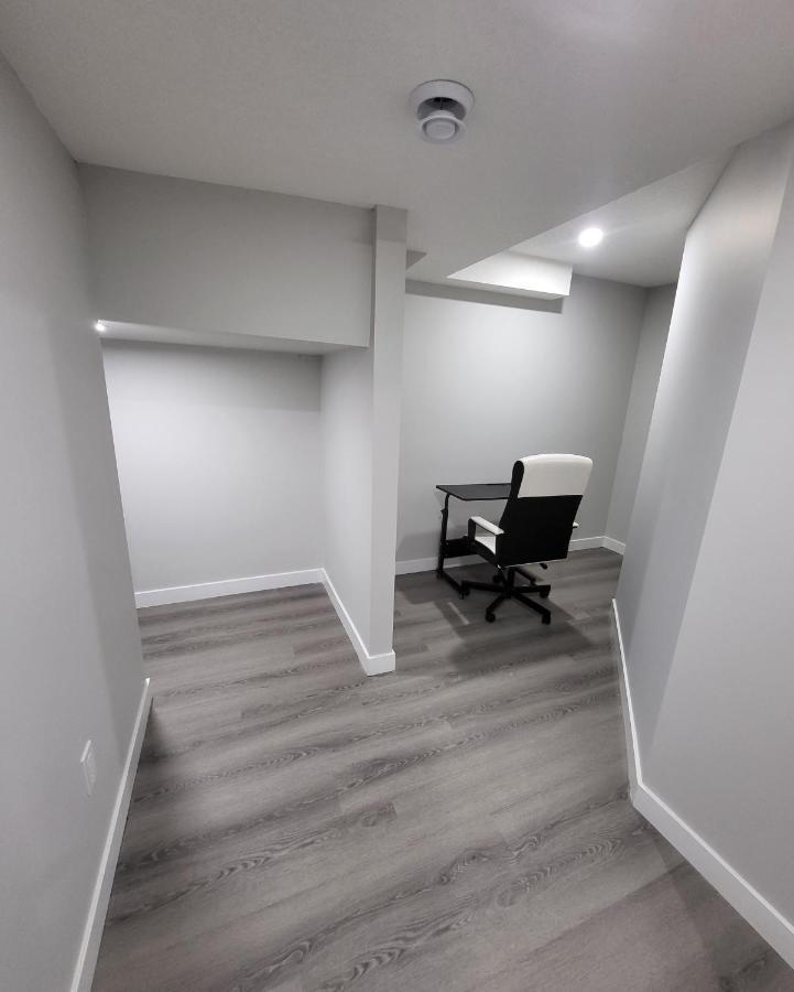 Luxury Suite In Calgary Nw Экстерьер фото