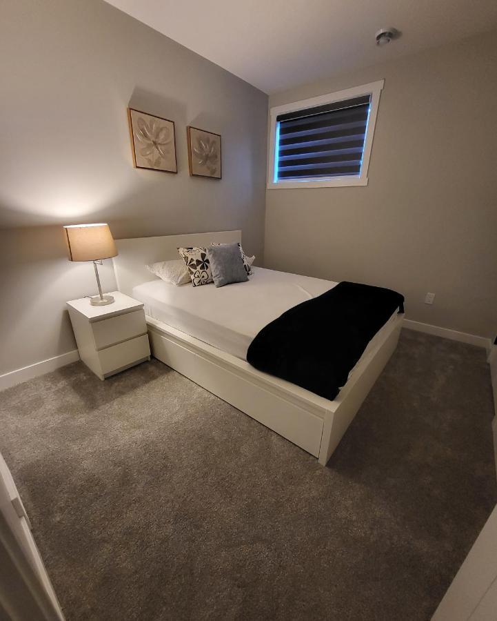 Luxury Suite In Calgary Nw Экстерьер фото