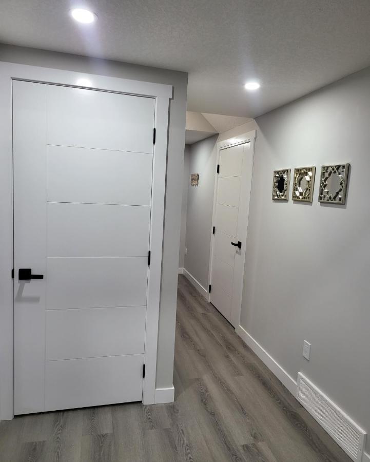 Luxury Suite In Calgary Nw Экстерьер фото