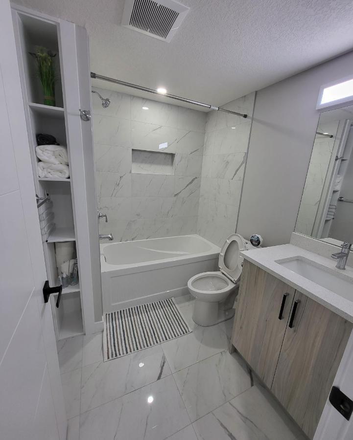 Luxury Suite In Calgary Nw Экстерьер фото