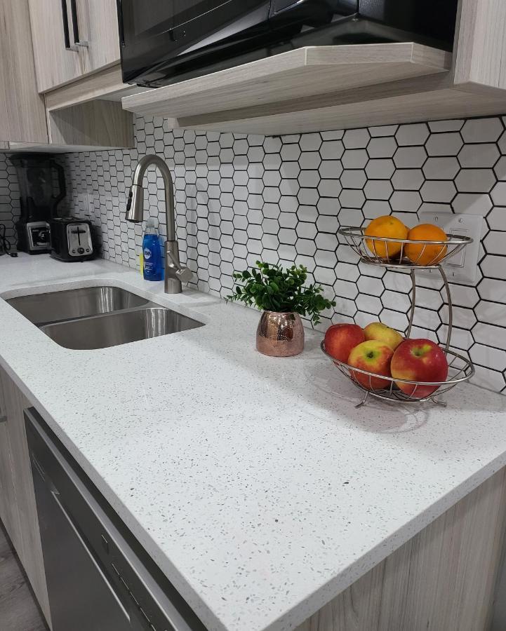 Luxury Suite In Calgary Nw Экстерьер фото