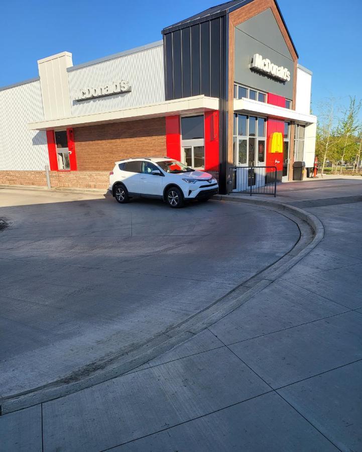 Luxury Suite In Calgary Nw Экстерьер фото