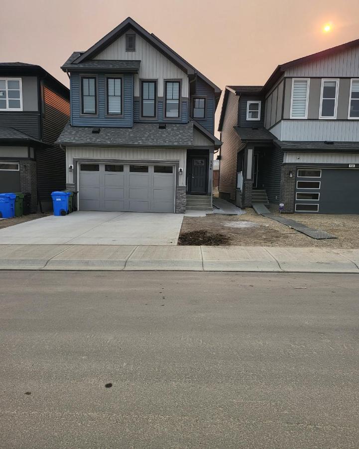 Luxury Suite In Calgary Nw Экстерьер фото
