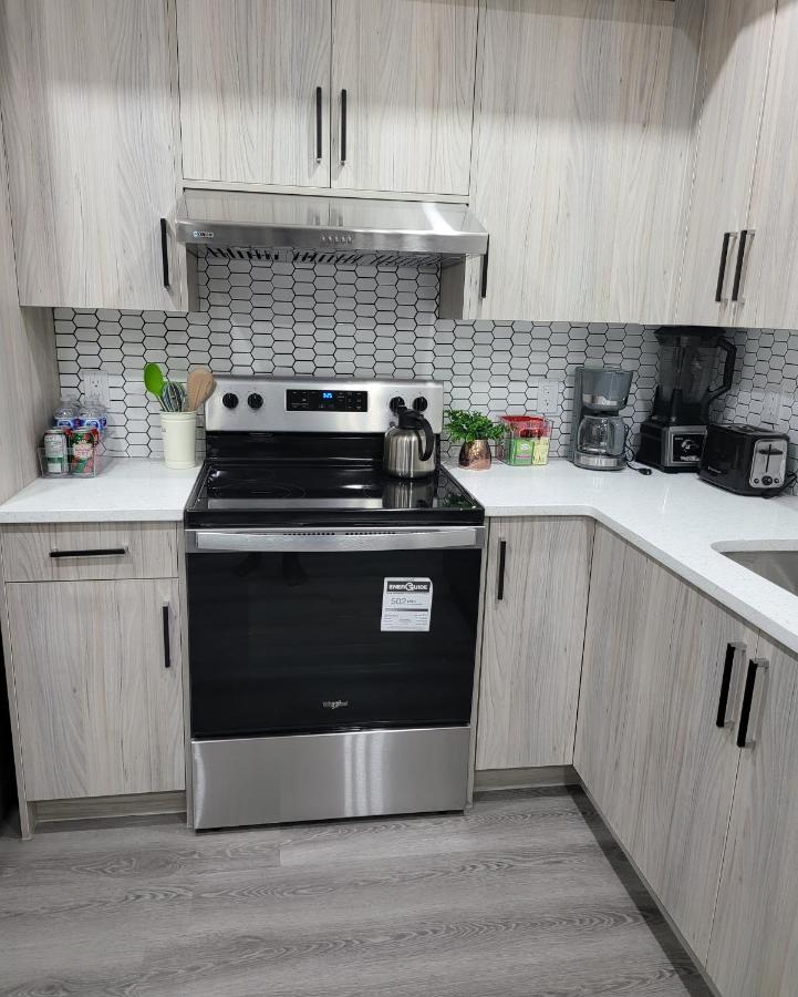Luxury Suite In Calgary Nw Экстерьер фото