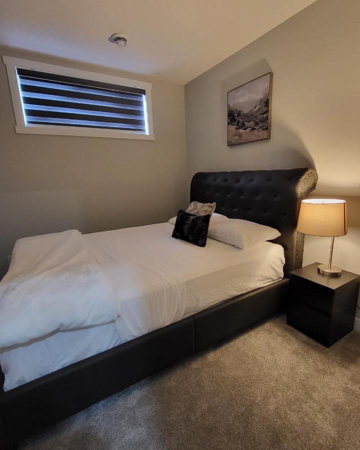 Luxury Suite In Calgary Nw Экстерьер фото
