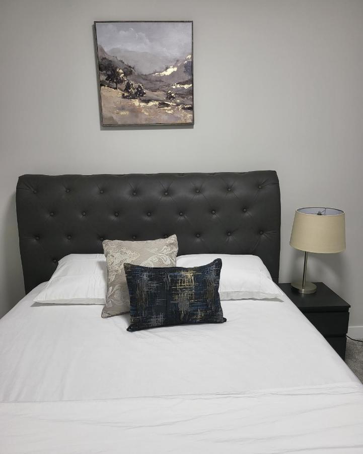 Luxury Suite In Calgary Nw Экстерьер фото