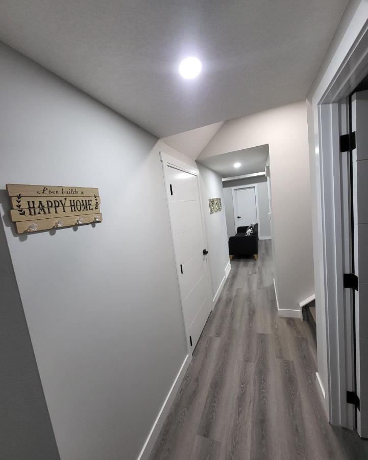 Luxury Suite In Calgary Nw Экстерьер фото