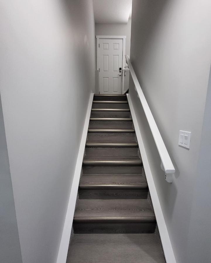 Luxury Suite In Calgary Nw Экстерьер фото