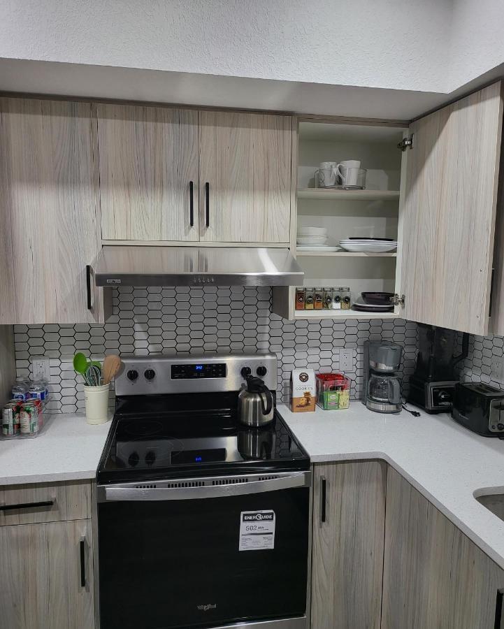 Luxury Suite In Calgary Nw Экстерьер фото