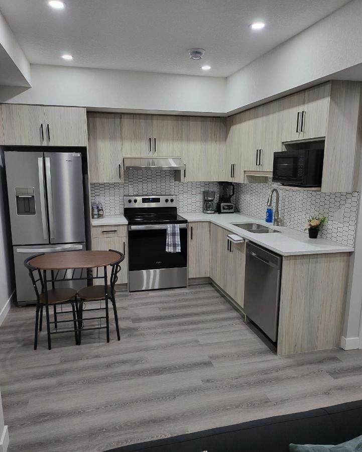 Luxury Suite In Calgary Nw Экстерьер фото