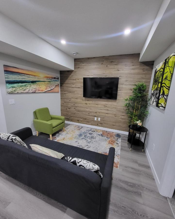 Luxury Suite In Calgary Nw Экстерьер фото